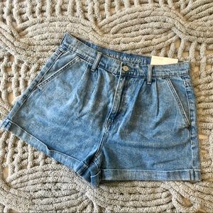 American Eagle High Rise Pleated Mom Jean Shorts